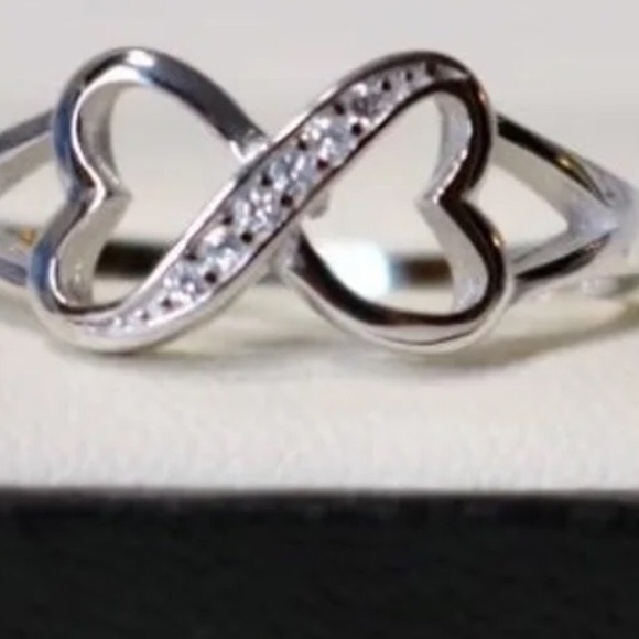 Infinity ring - Picture 1 of 1